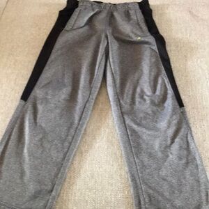 Russel Kids’ Sweatpants, Fleece Lined, front pockets.